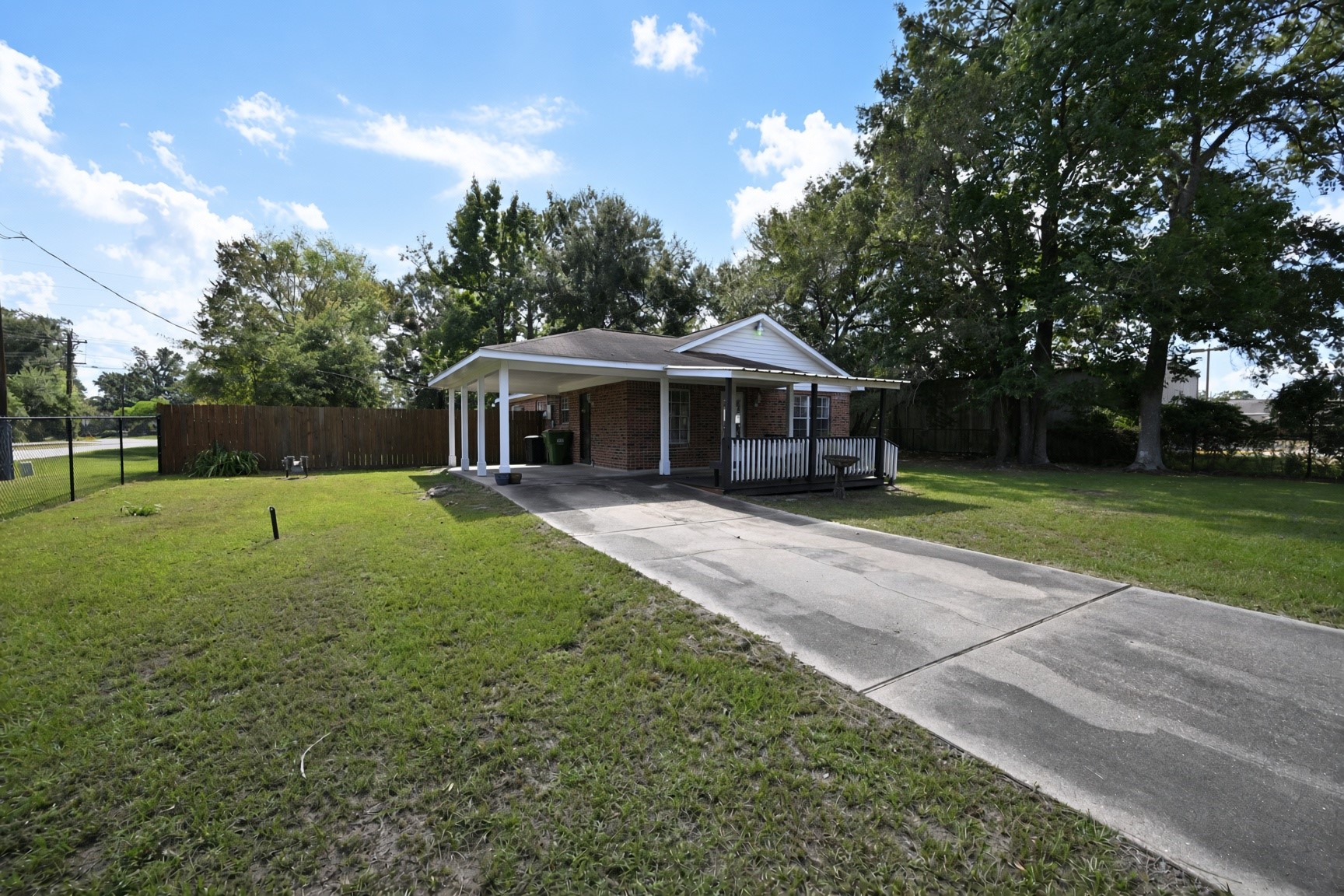 220 N William Barnett Avenue Property Photo 2