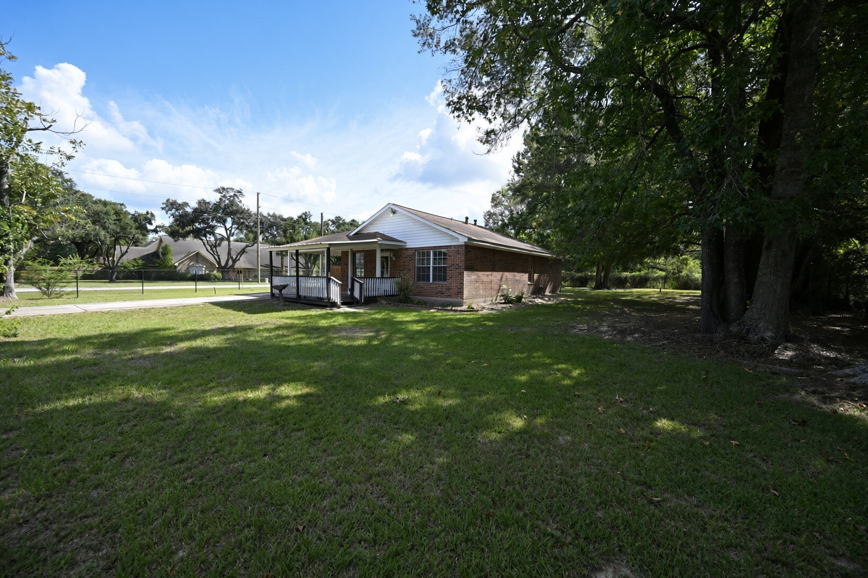 220 N William Barnett Avenue Property Photo 3
