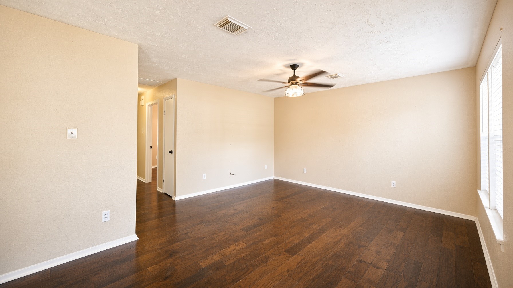 220 N William Barnett Avenue Property Photo 7