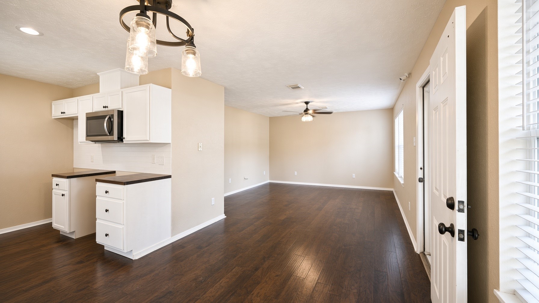 220 N William Barnett Avenue Property Photo 8