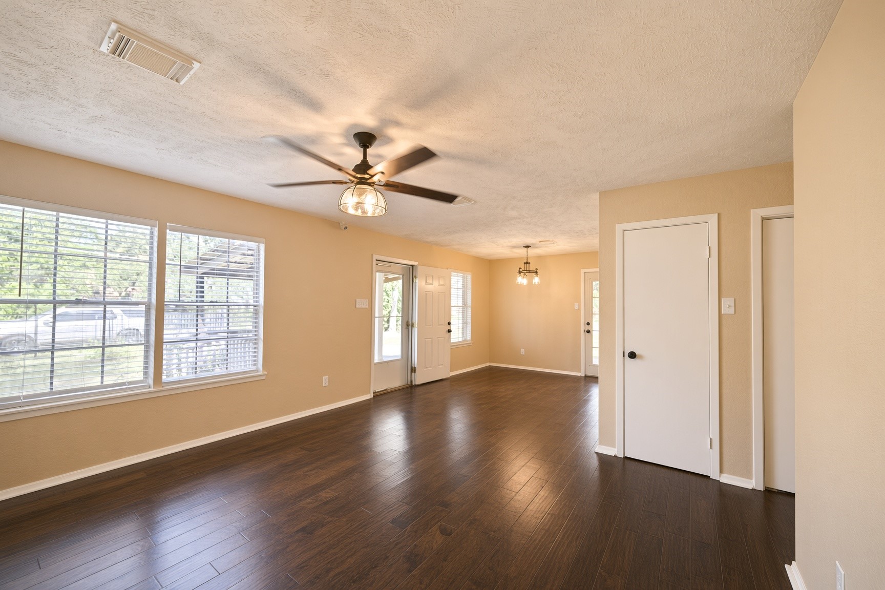 220 N William Barnett Avenue Property Photo 9