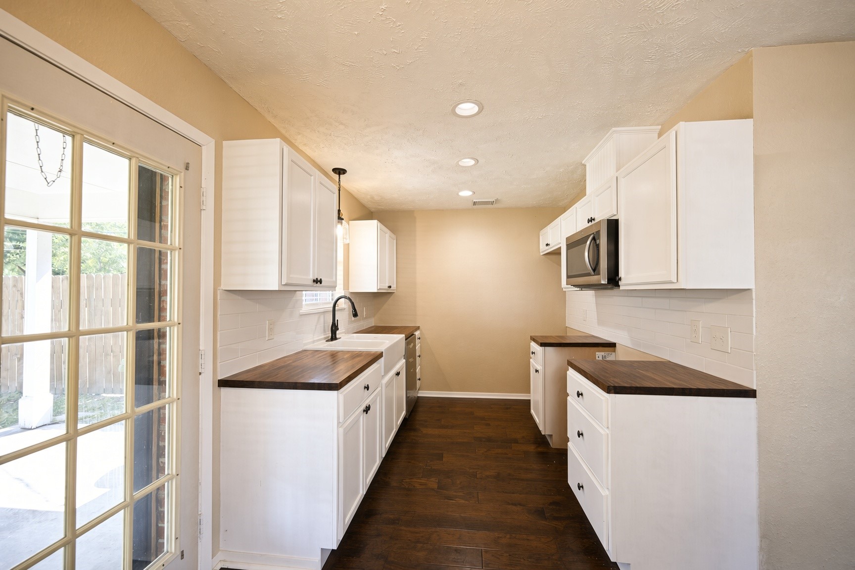 220 N William Barnett Avenue Property Photo 11