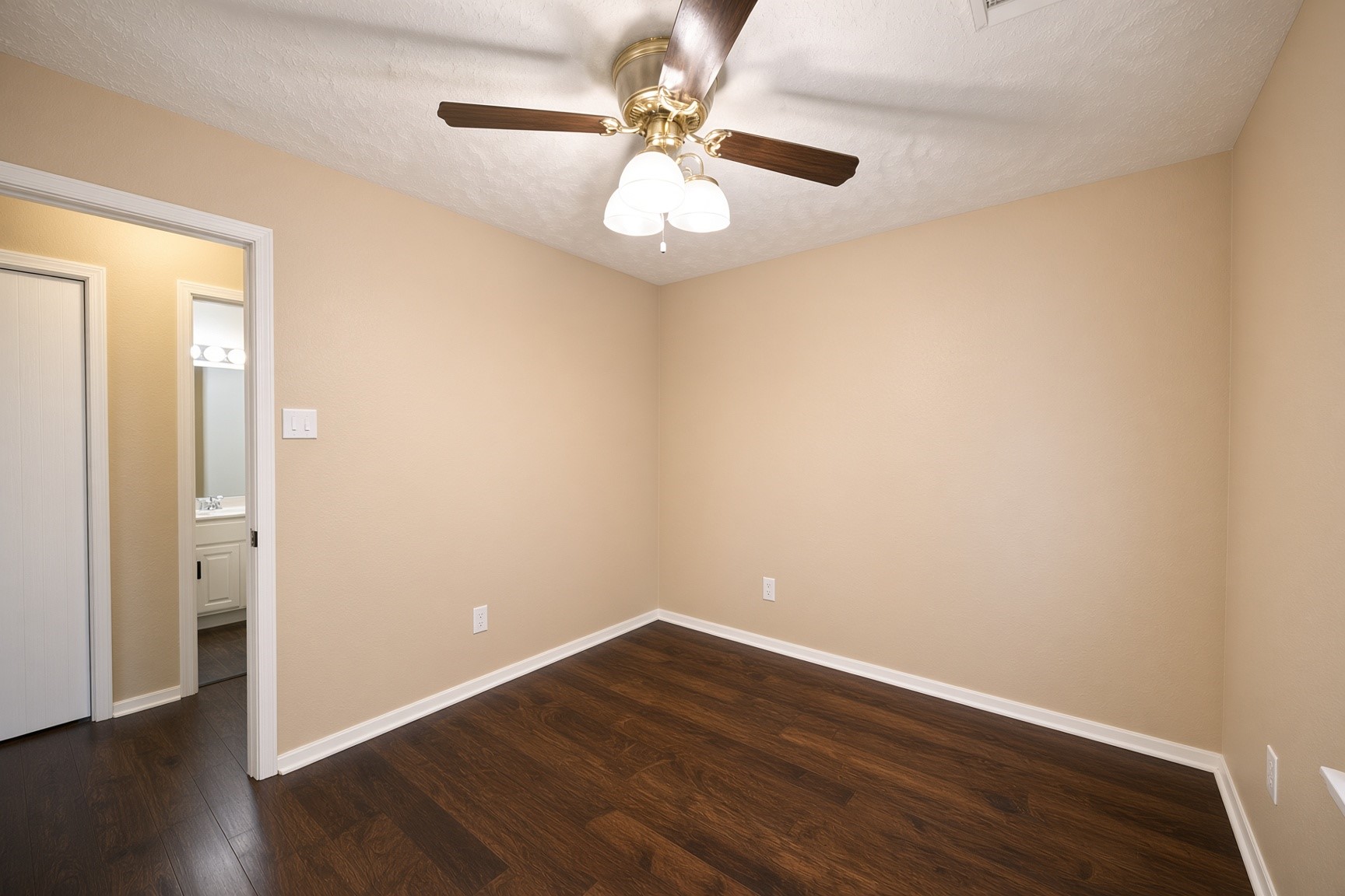 220 N William Barnett Avenue Property Photo 14