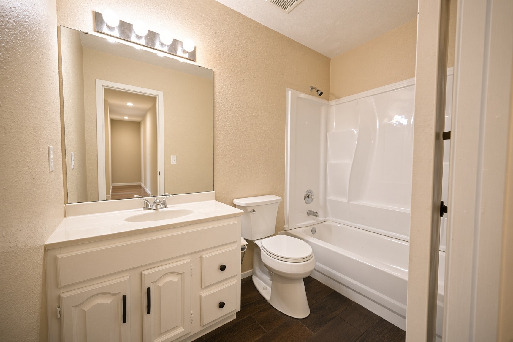 220 N William Barnett Avenue Property Photo 15