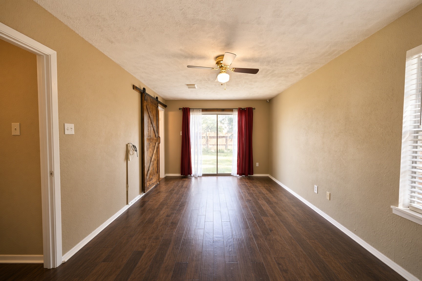 220 N William Barnett Avenue Property Photo 17