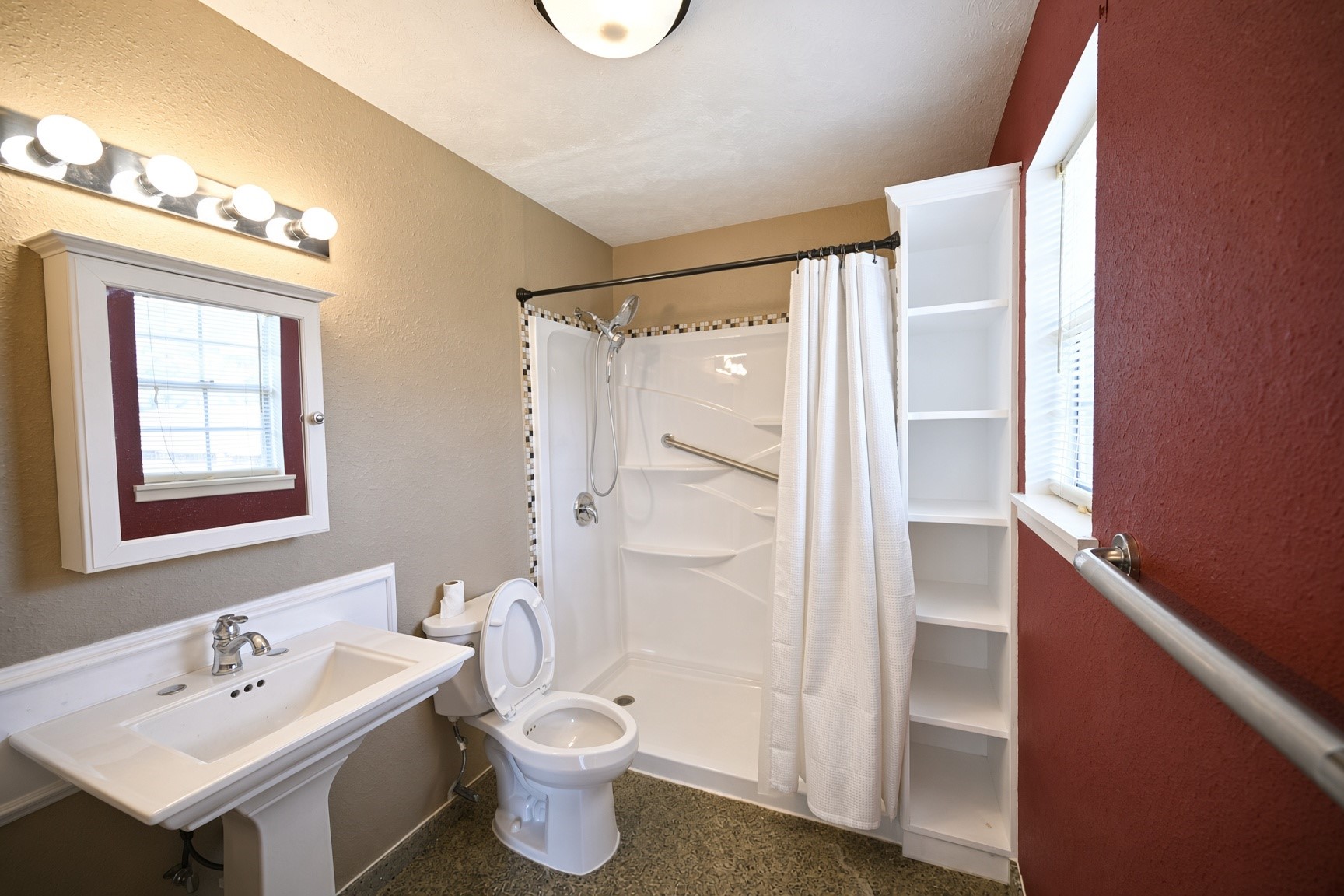 220 N William Barnett Avenue Property Photo 18