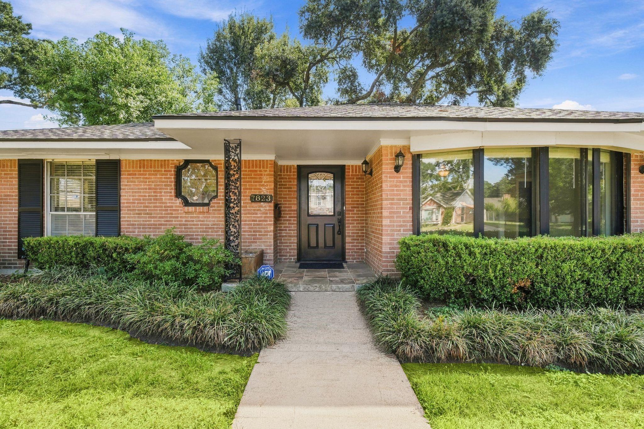 7823 Twin Hills Drive, Houston TX 77071 Property Photo 1