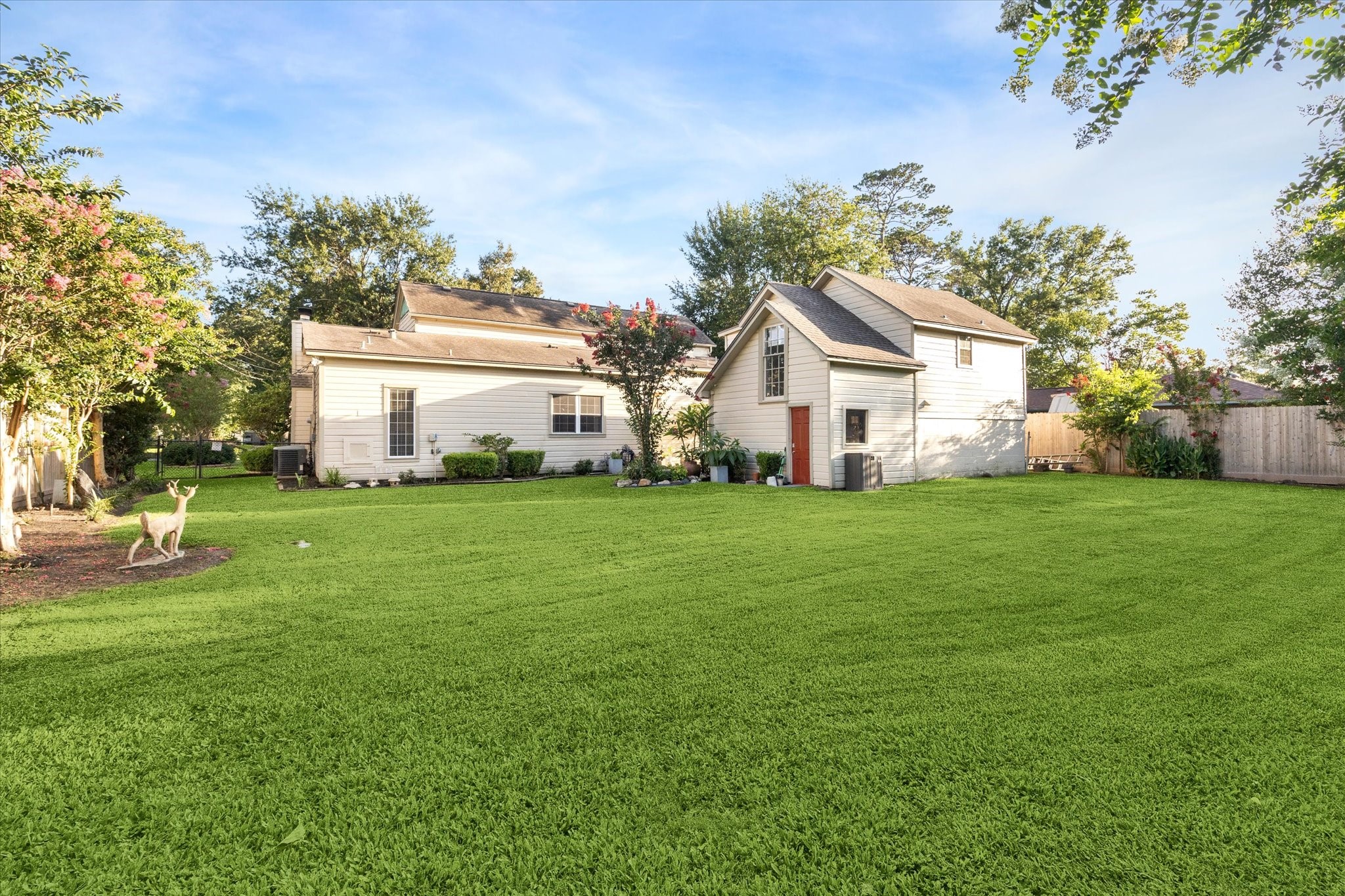 718 Garden Oaks Boulevard Property Photo 3