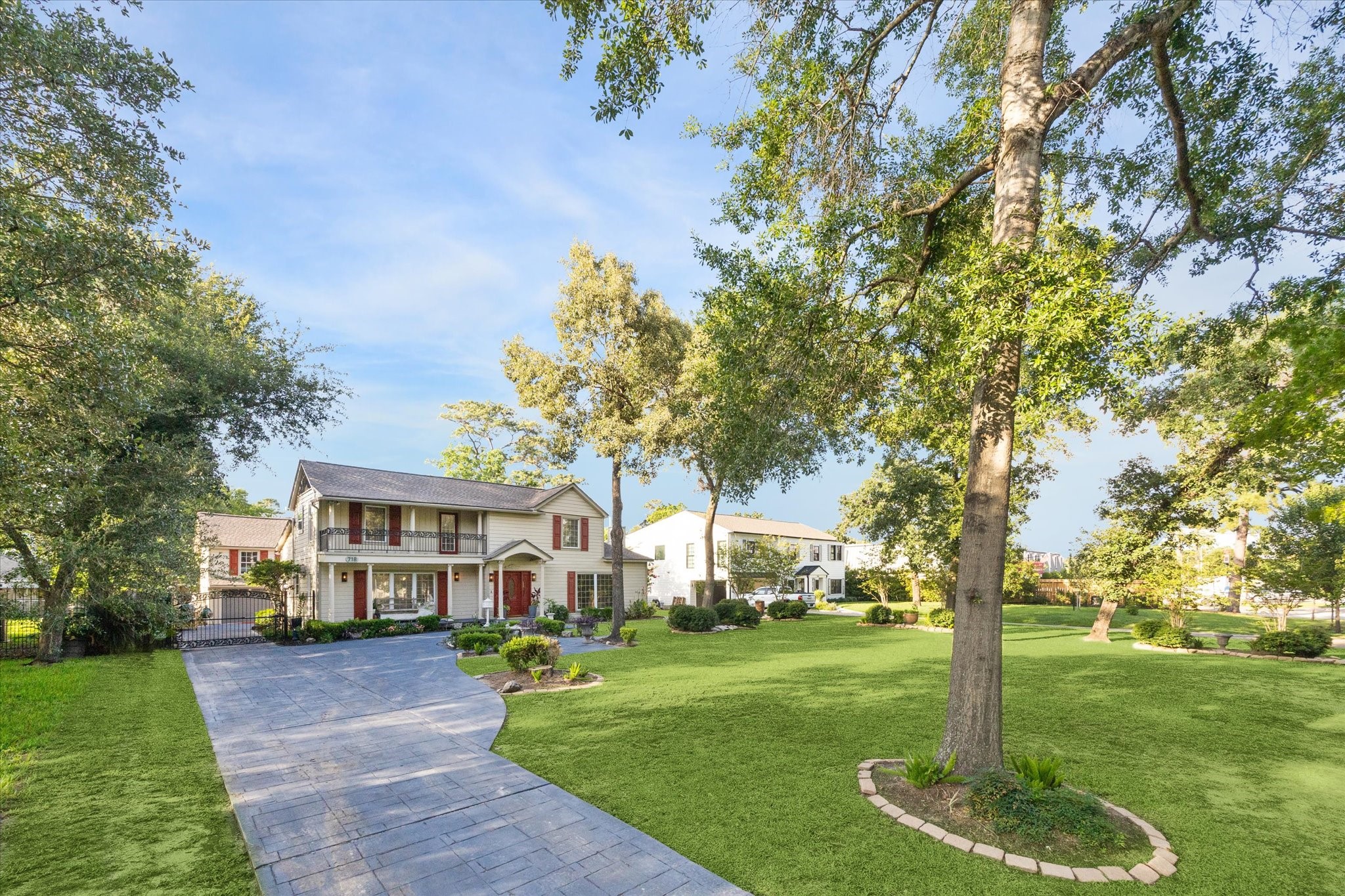 718 Garden Oaks Boulevard Property Photo 4