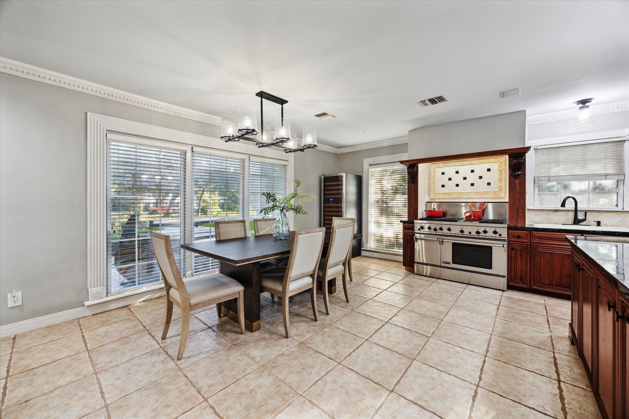 718 Garden Oaks Boulevard Property Photo 12