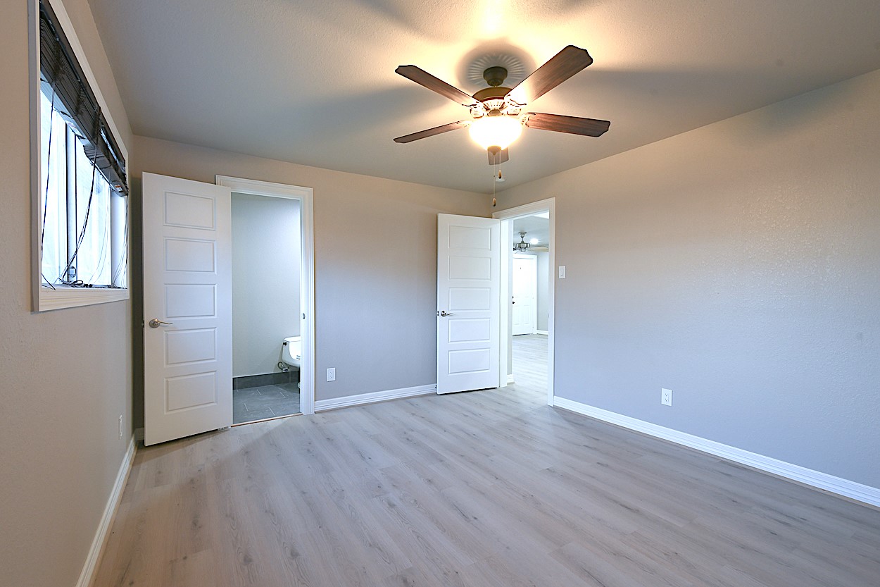 1302 W Adoue Street Property Photo 11