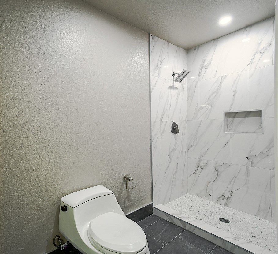 1302 W Adoue Street Property Photo 14