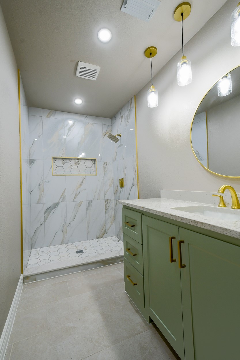 1302 W Adoue Street Property Photo 19