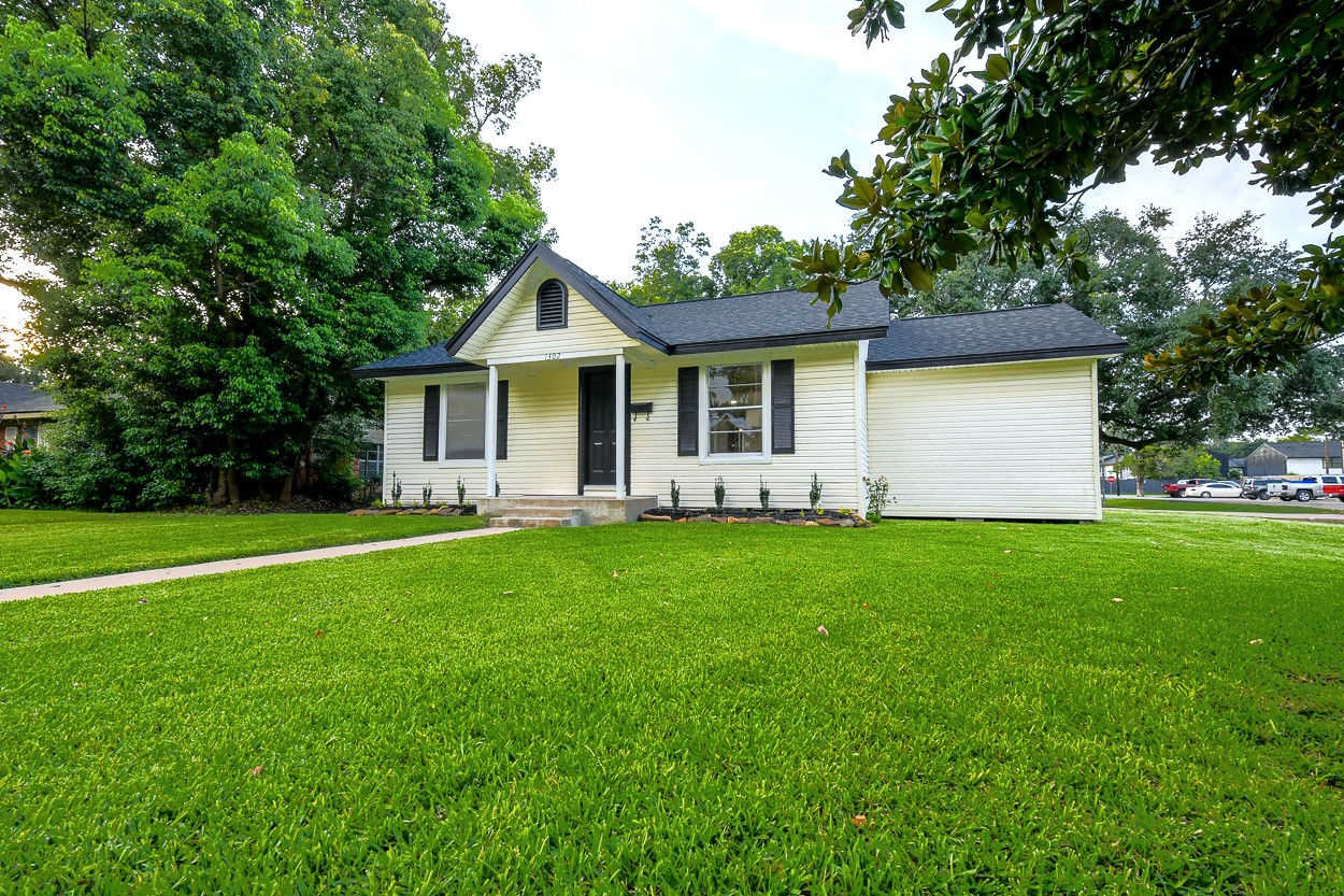 1302 W Adoue Street Property Photo 20