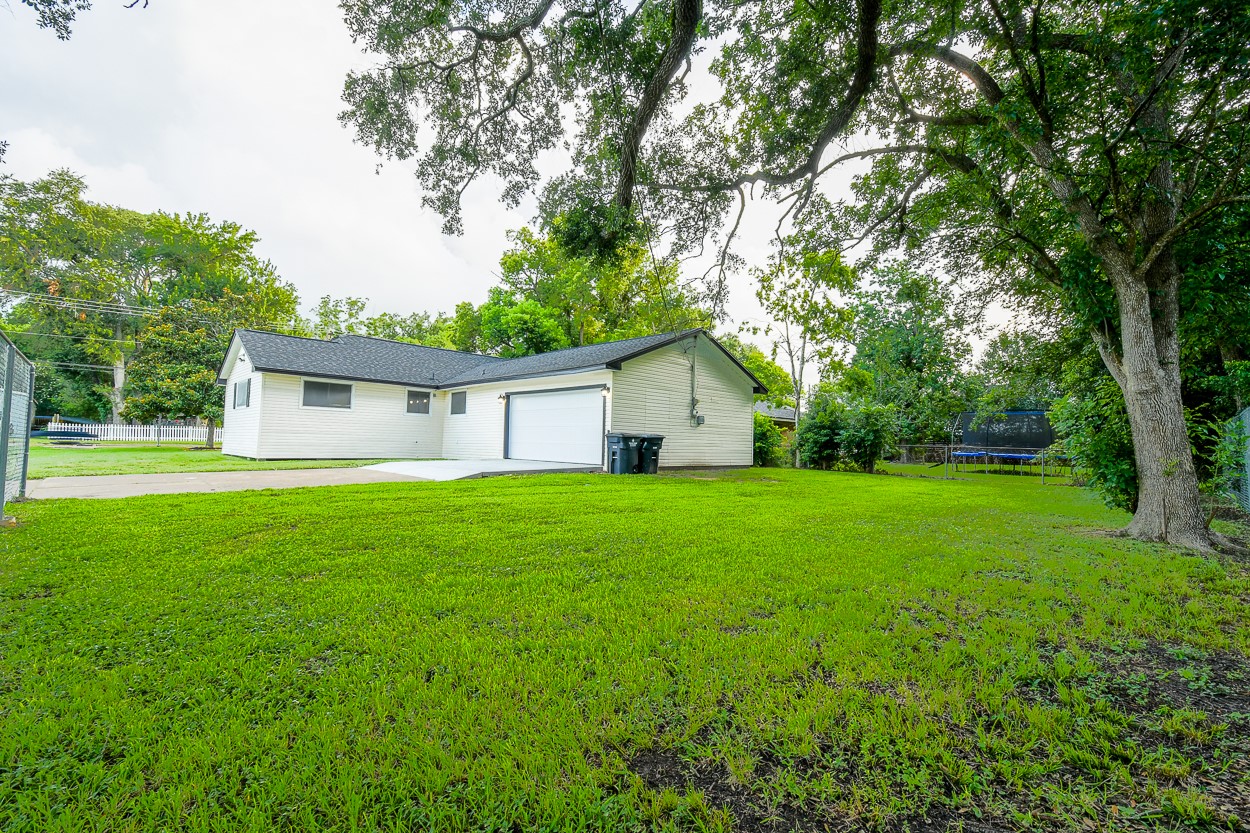 1302 W Adoue Street Property Photo 24