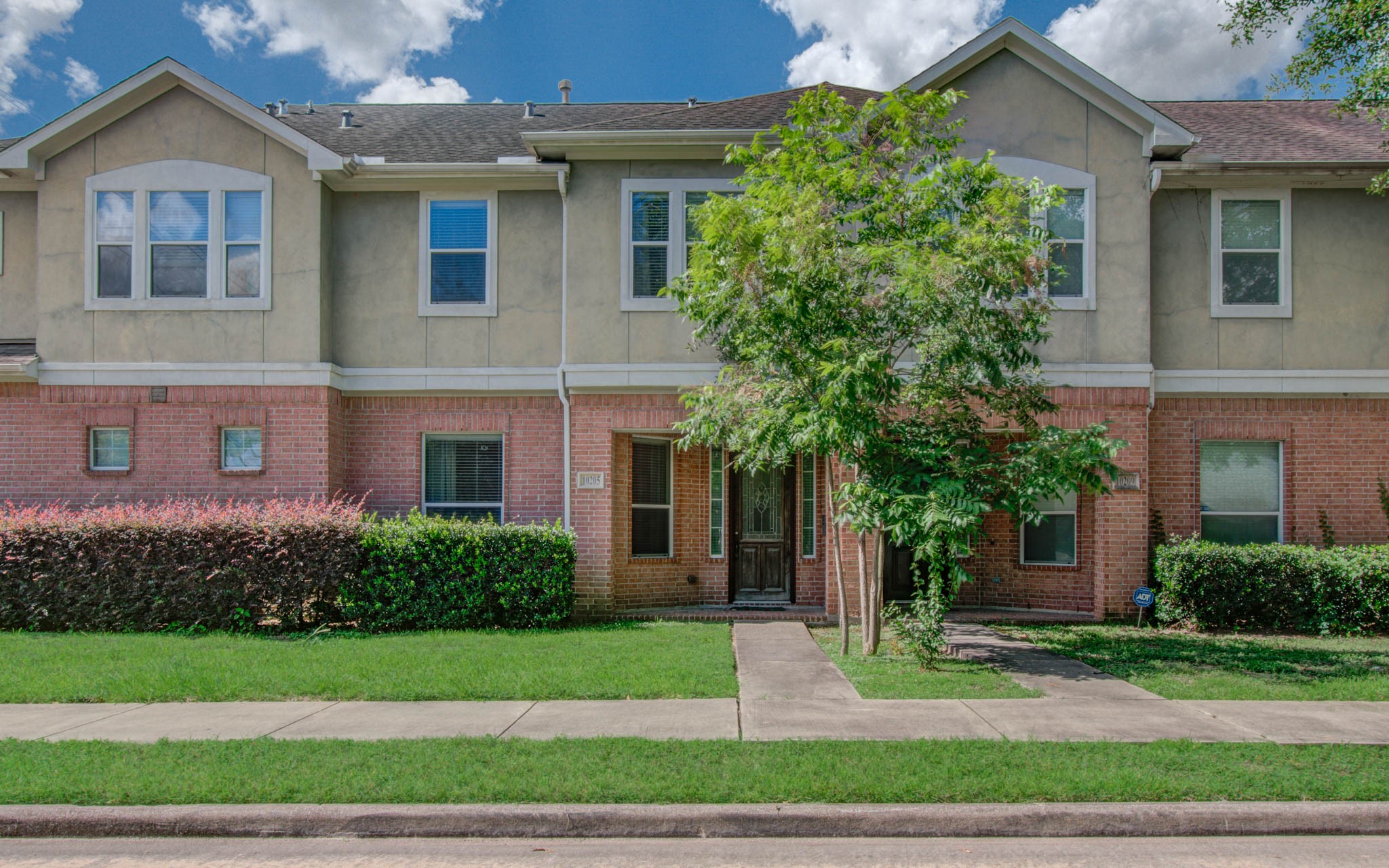 10205 Brooktree Drive Property Photo 1