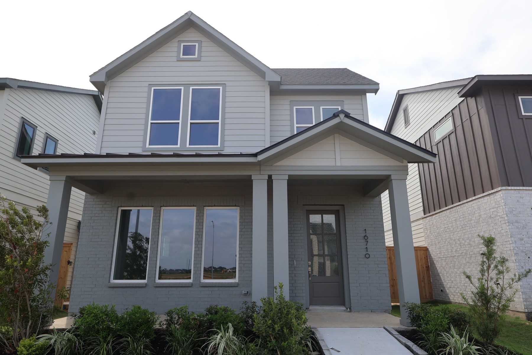 16710 Vibrant Avenue Property Photo 2