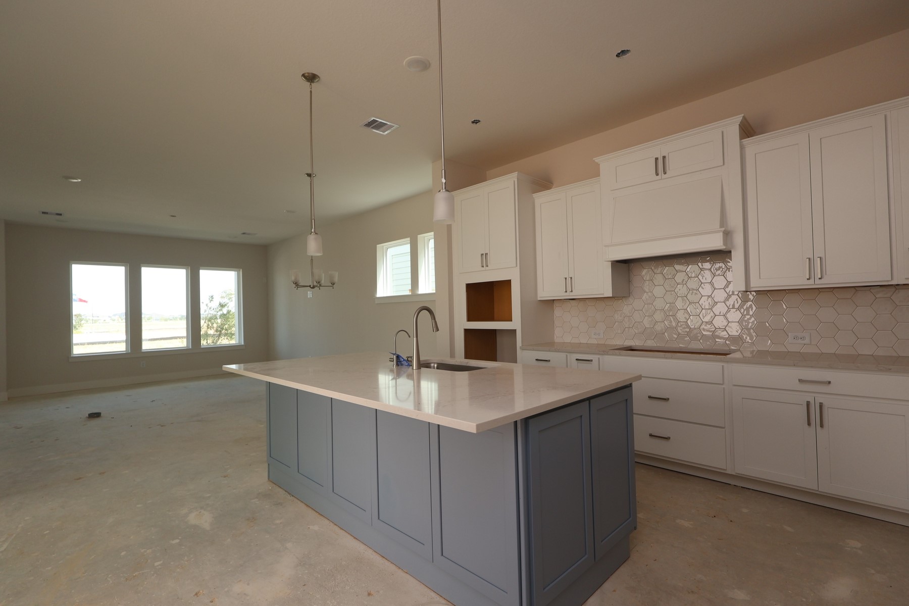 16710 Vibrant Avenue Property Photo 9