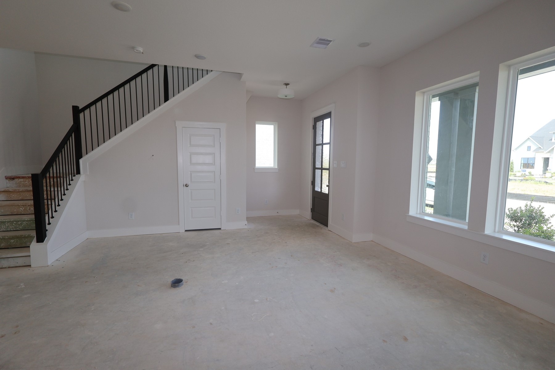 16710 Vibrant Avenue Property Photo 11