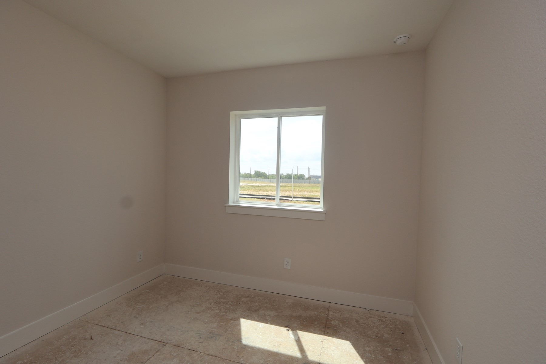 16710 Vibrant Avenue Property Photo 12