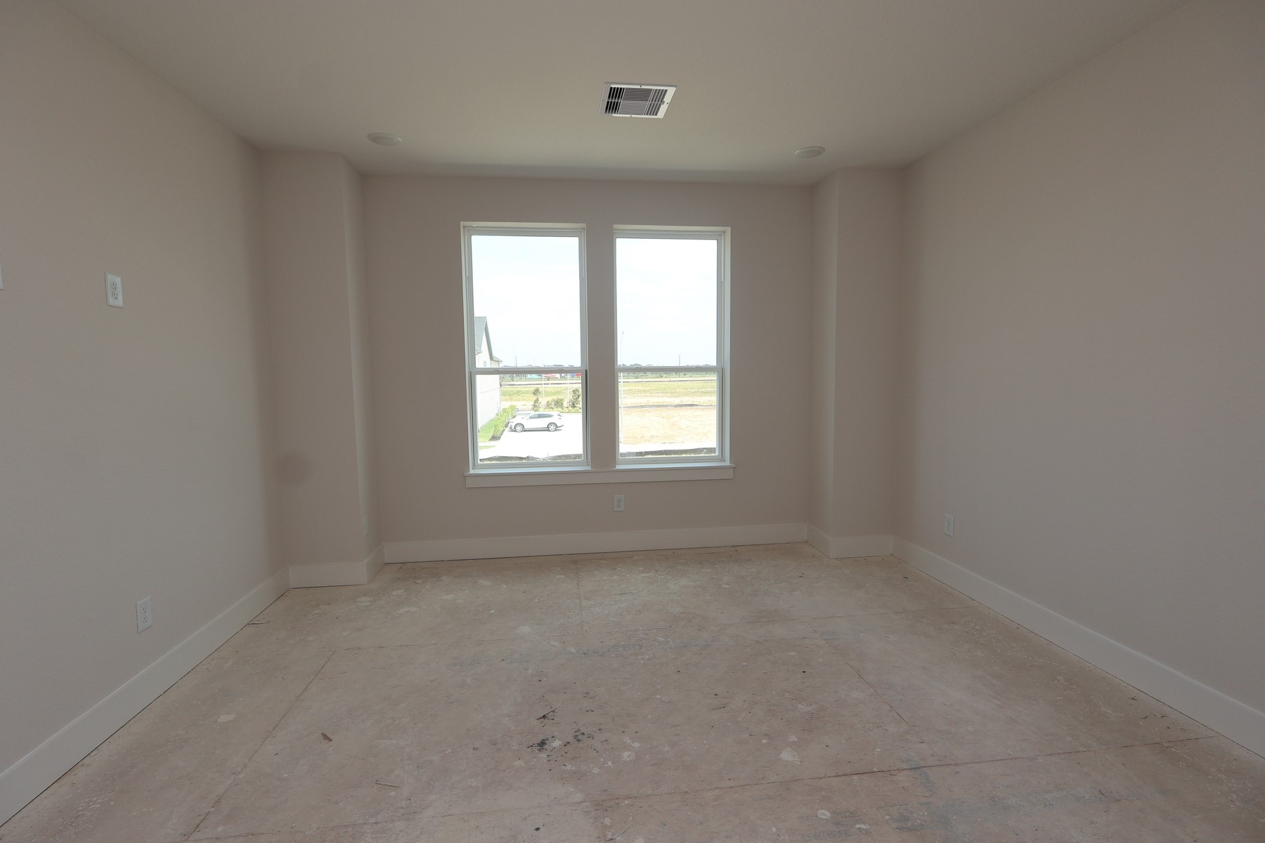 16710 Vibrant Avenue Property Photo 13