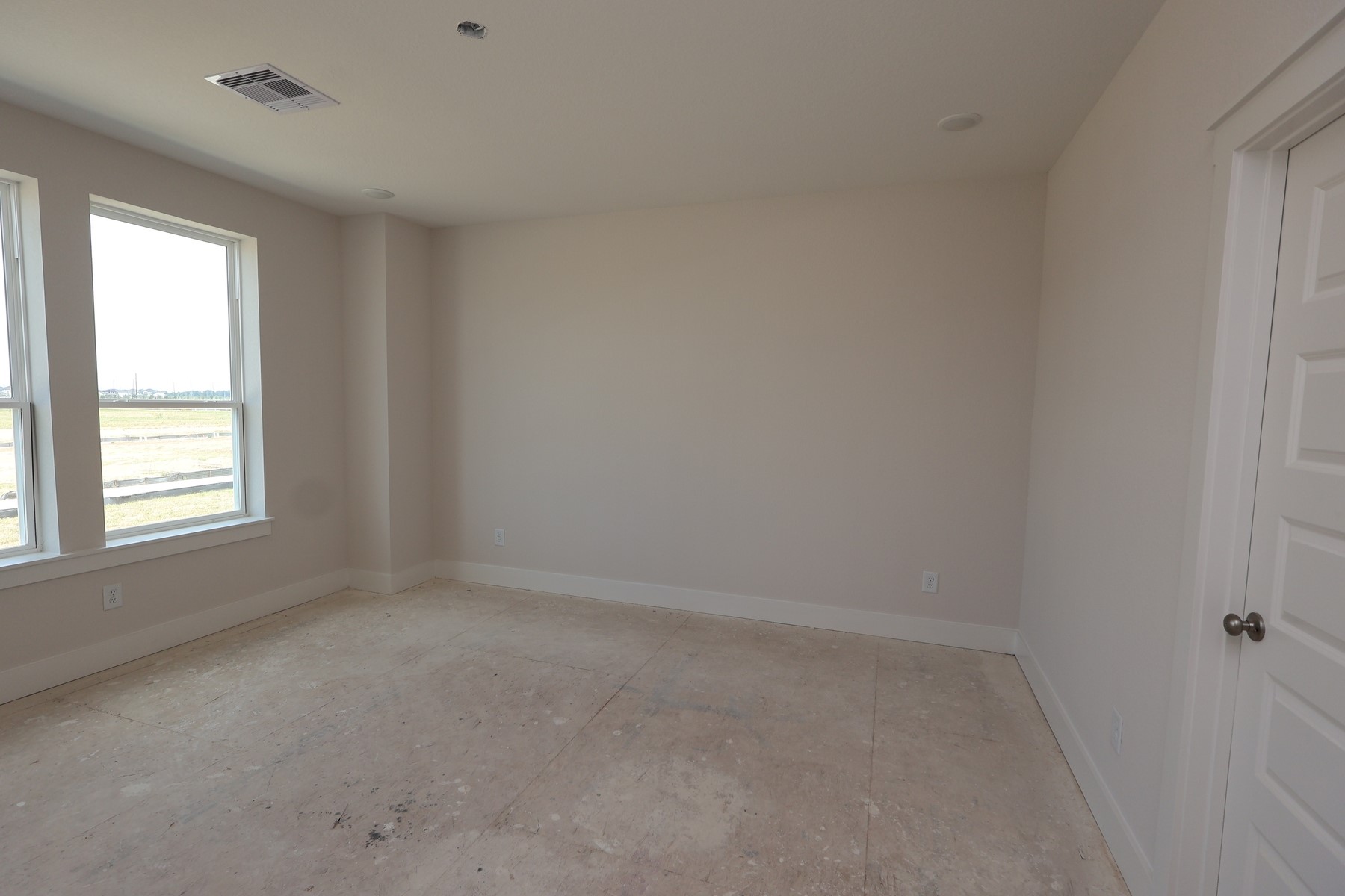16710 Vibrant Avenue Property Photo 14
