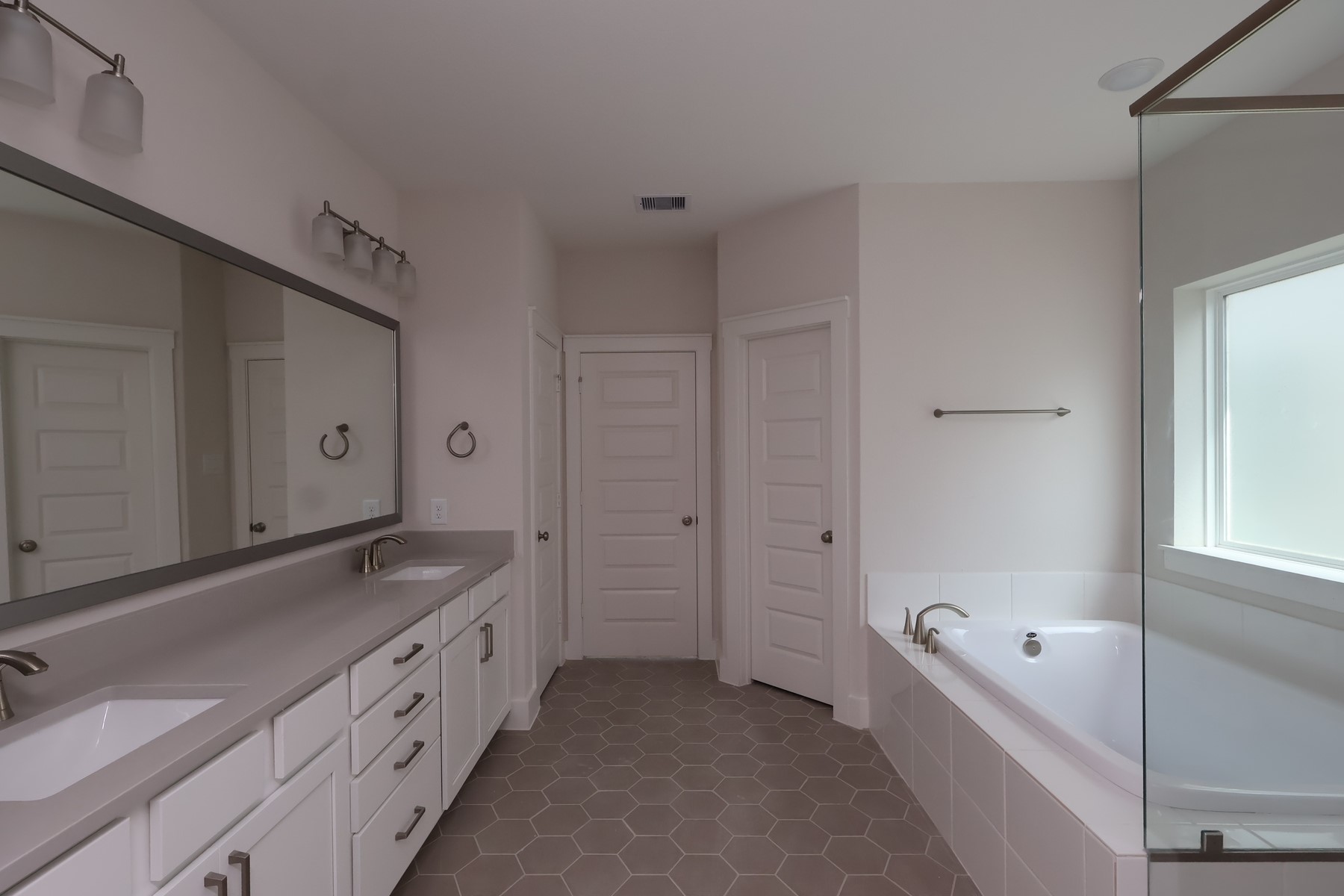 16710 Vibrant Avenue Property Photo 15