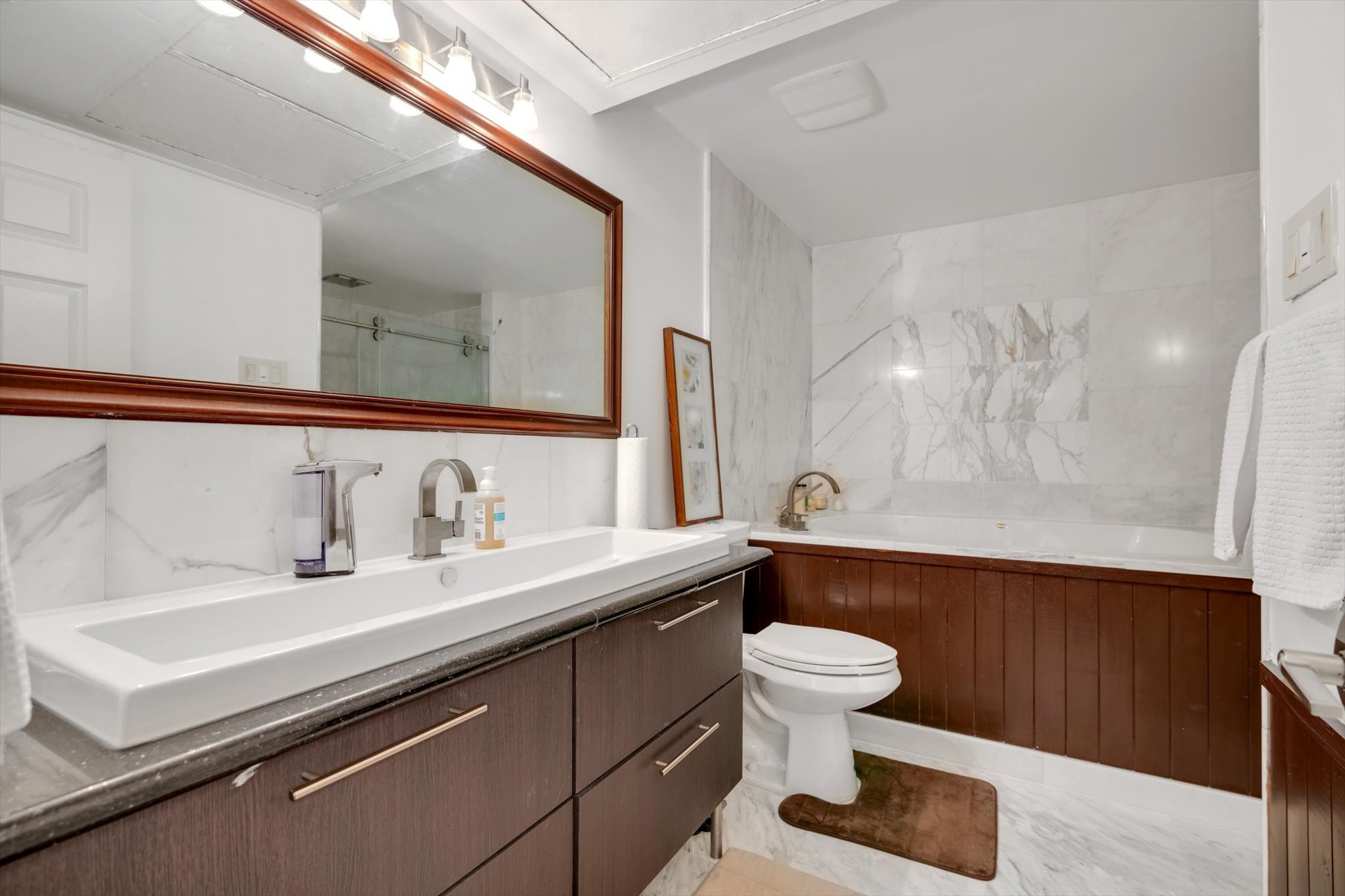 2224 S Piney Point Road 218 Property Photo 25