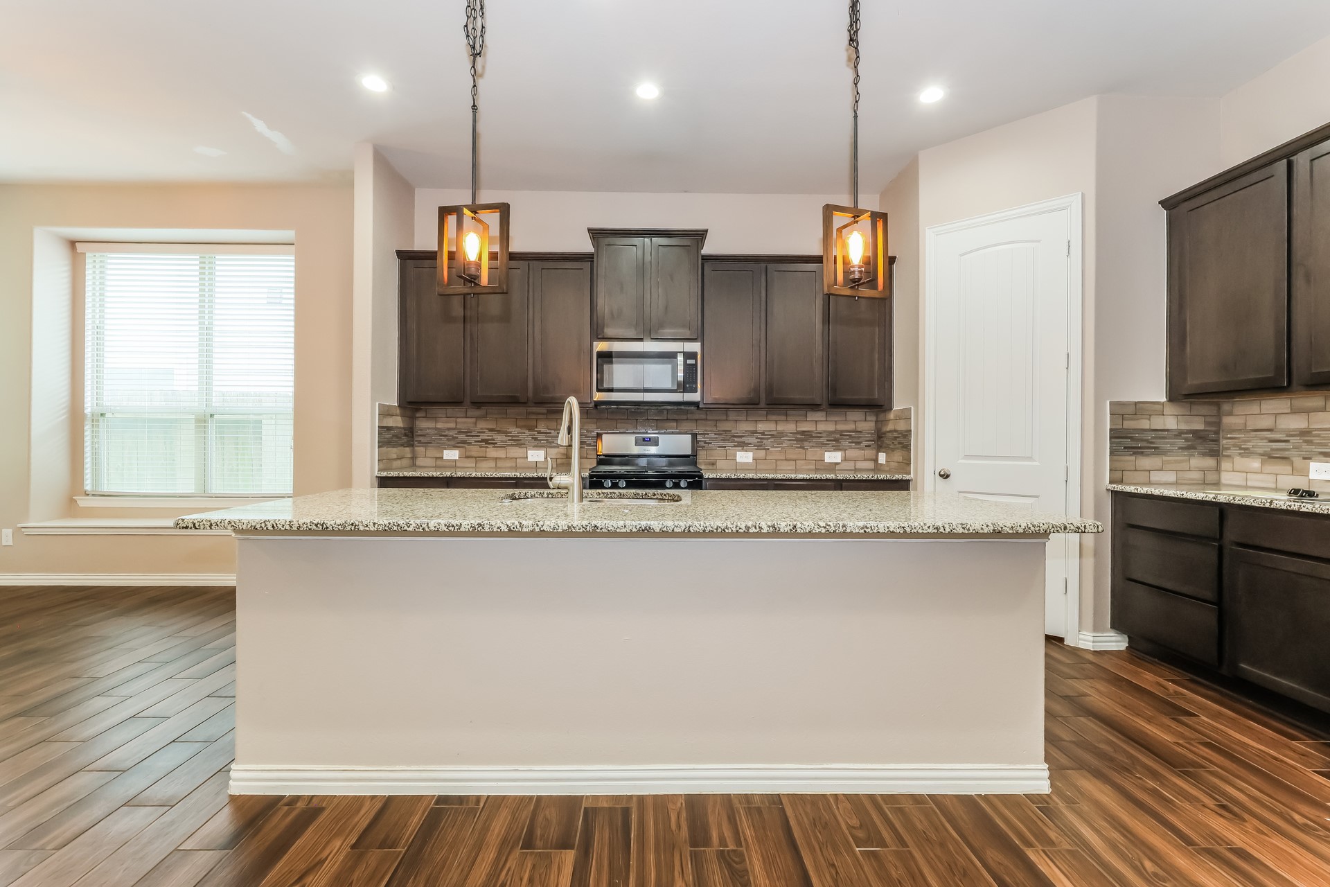29546 Westhope Drive Property Photo 8