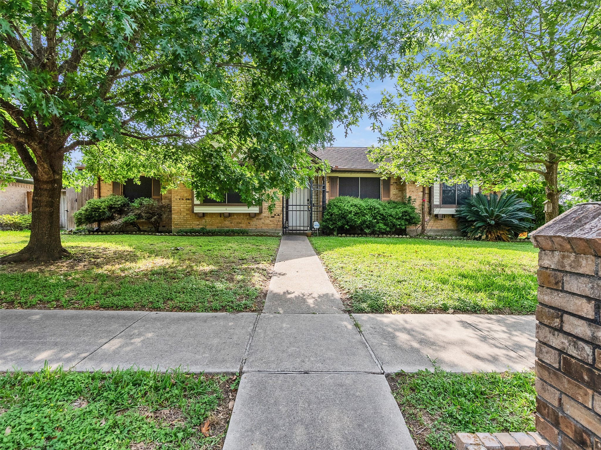 4002 Thistledown Drive Property Photo 1
