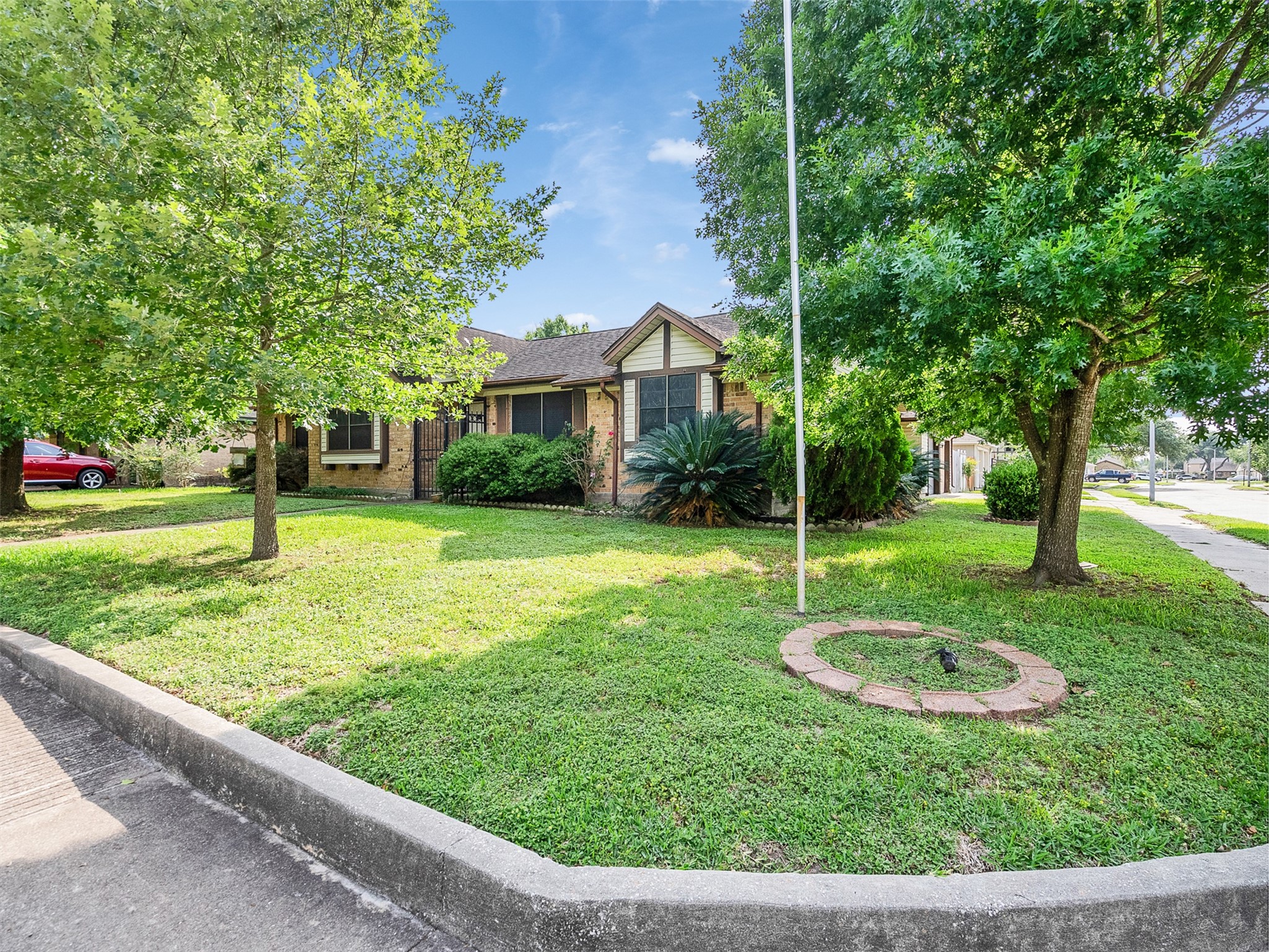 4002 Thistledown Drive Property Photo 2