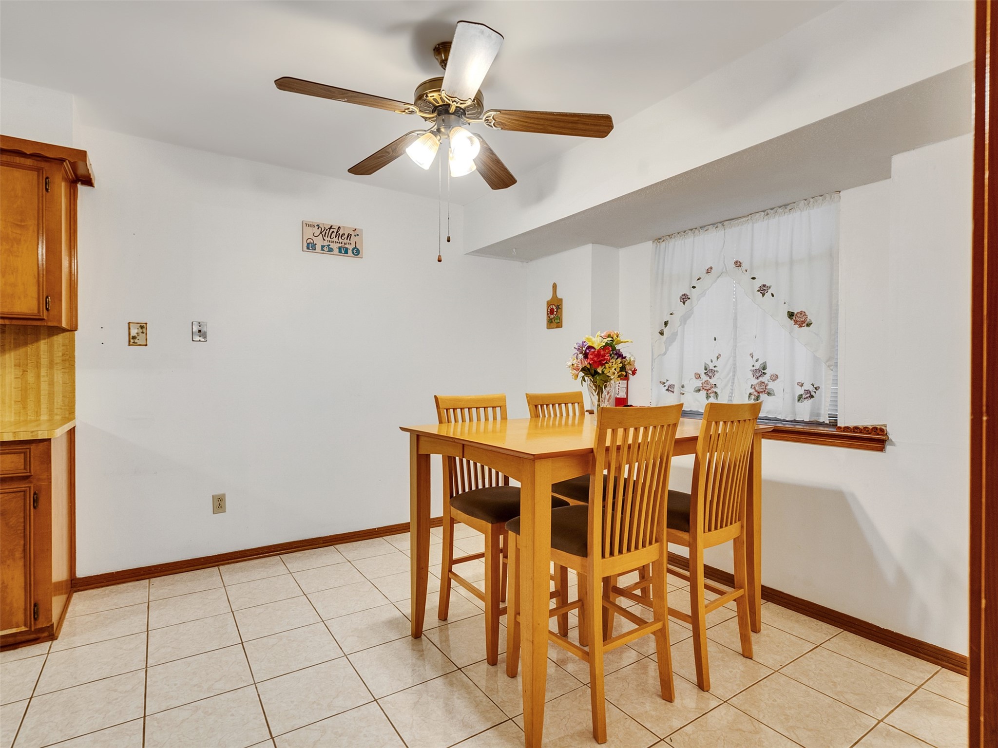 4002 Thistledown Drive Property Photo 8