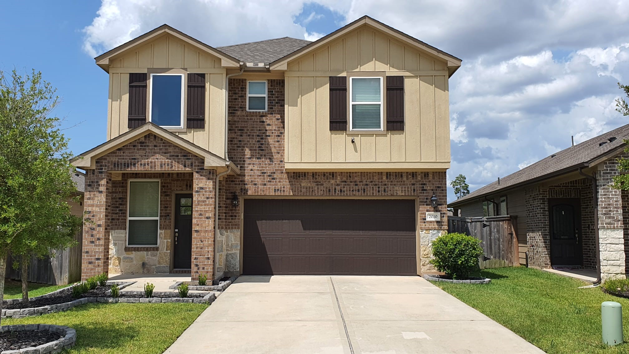 7010 Silverleaf Oak Street Property Photo 1