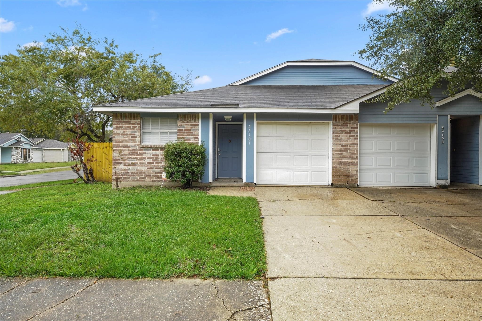 22101 Moss Falls Lane Property Photo 2