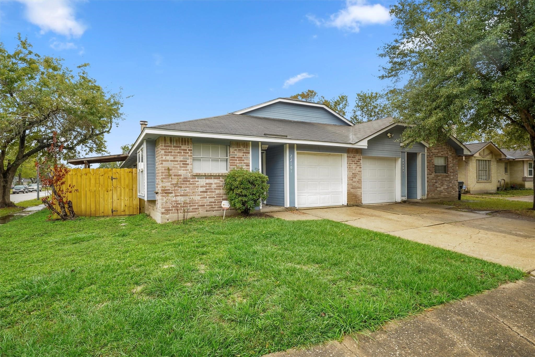 22101 Moss Falls Lane Property Photo 3