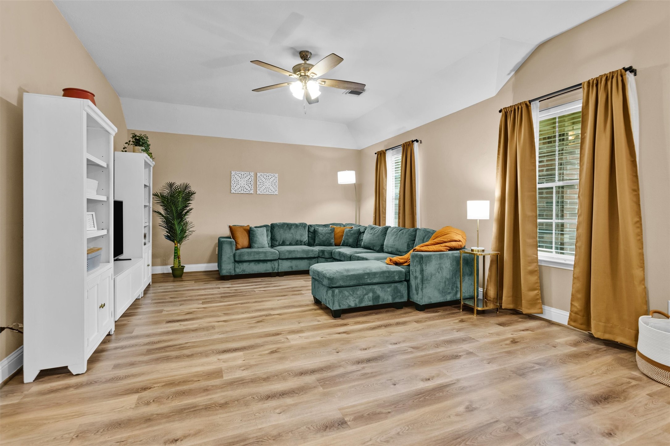 19526 Stillhouse Drive Property Photo 6