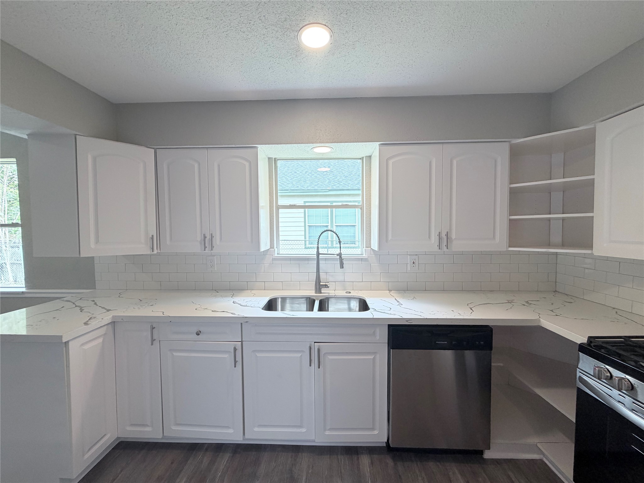 3421 Colorado Avenue Property Photo 11