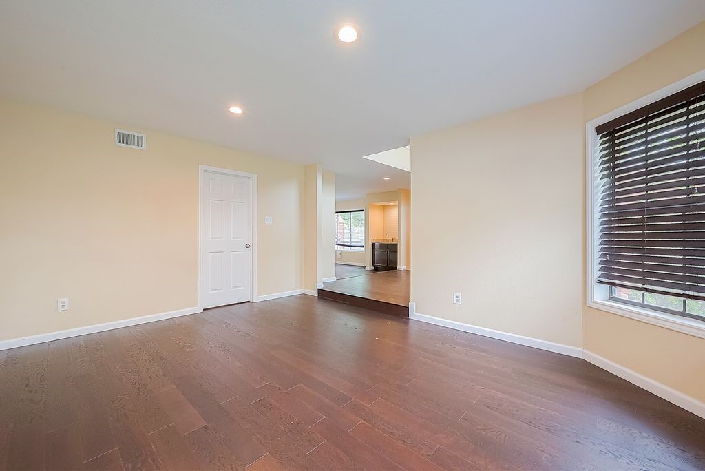 2039 Shorewood Lane Property Photo 8