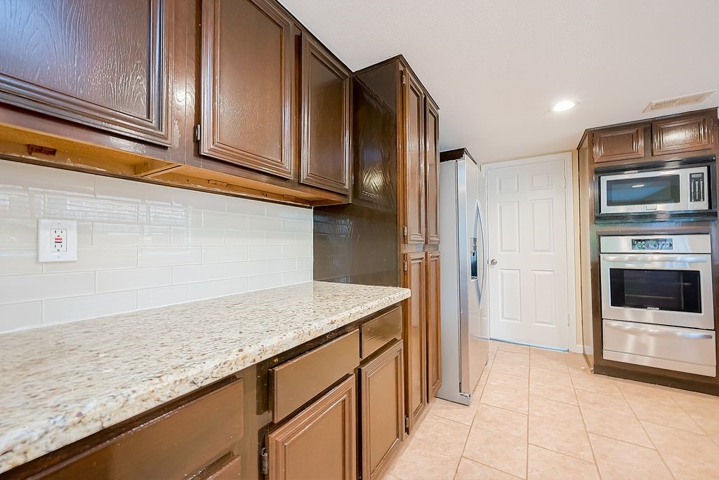 2039 Shorewood Lane Property Photo 18