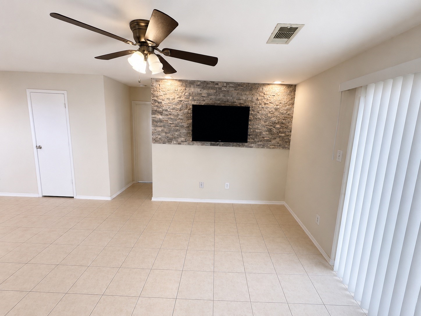 1518 Perennial Lane Property Photo 12
