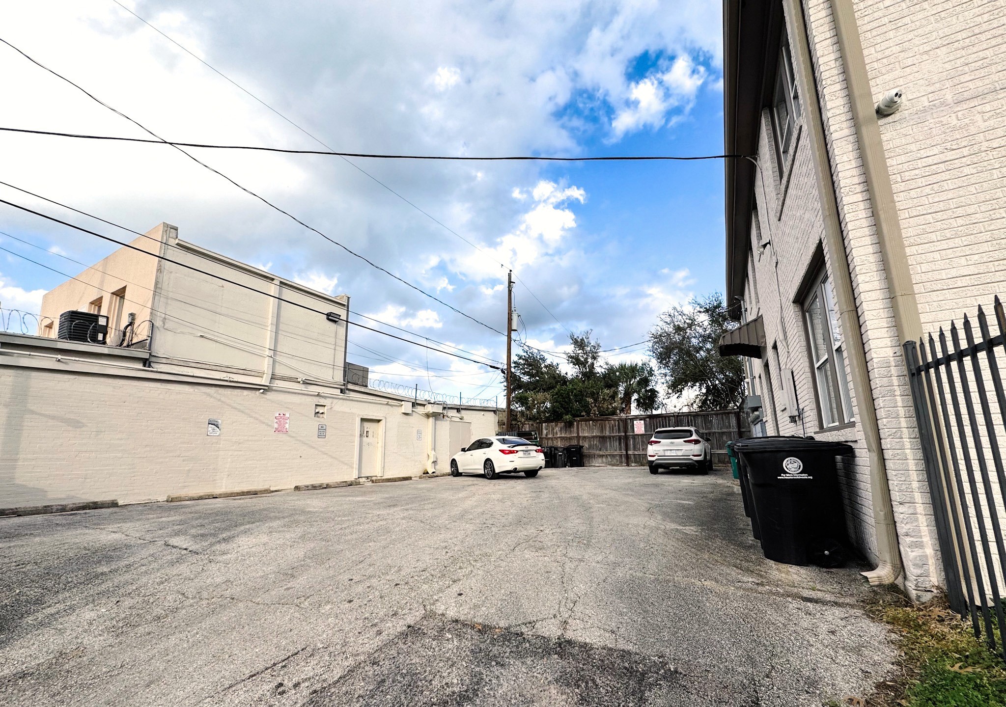 1660 Hawthorne Street Property Photo 2