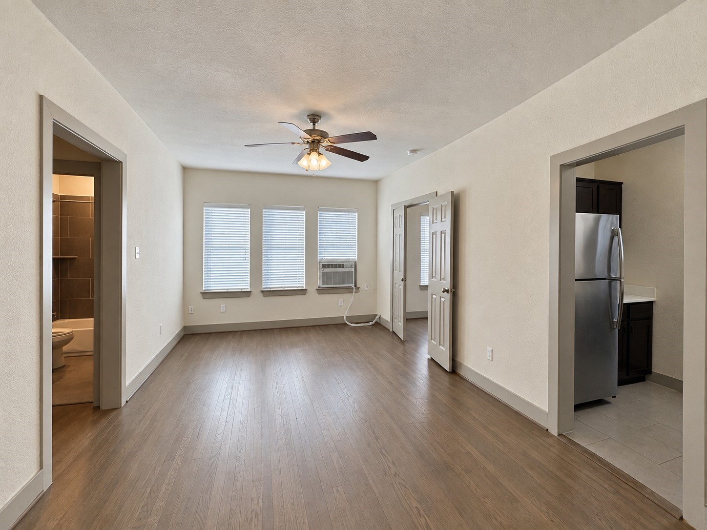 1660 Hawthorne Street Property Photo 3