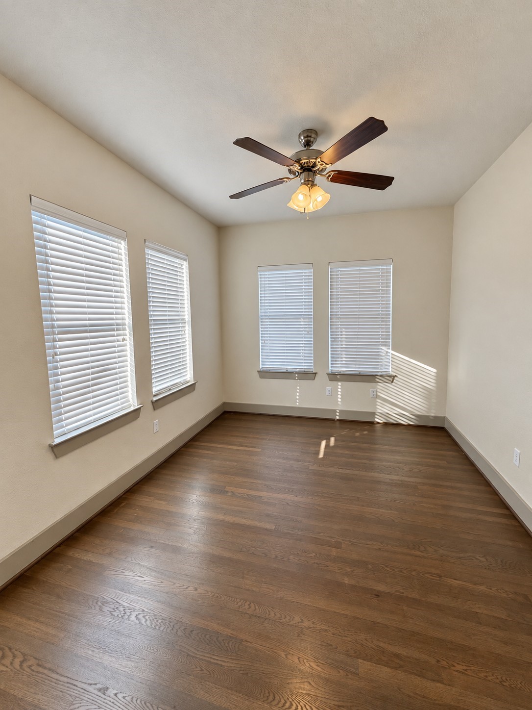1660 Hawthorne Street Property Photo 5