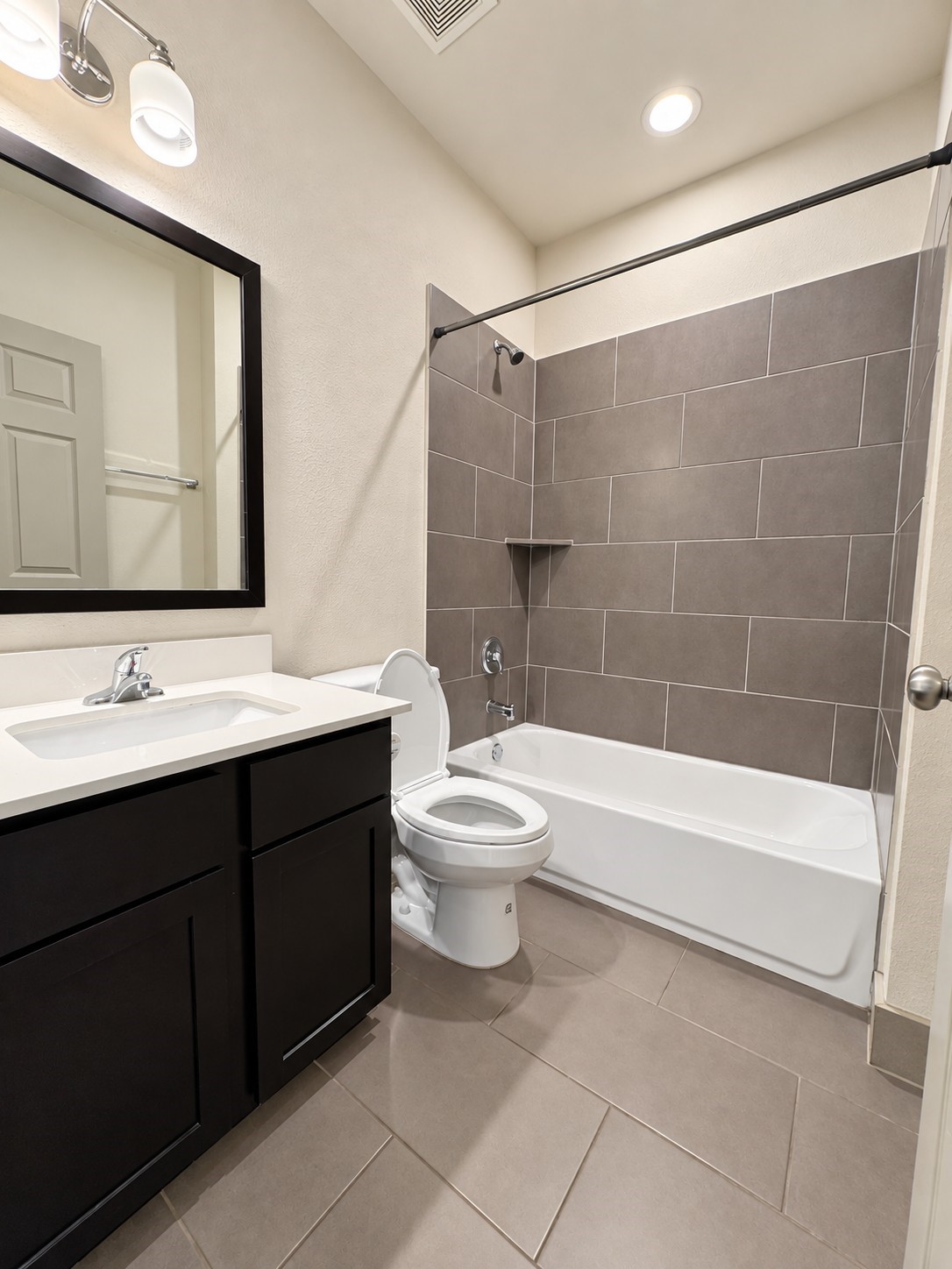 1660 Hawthorne Street Property Photo 6