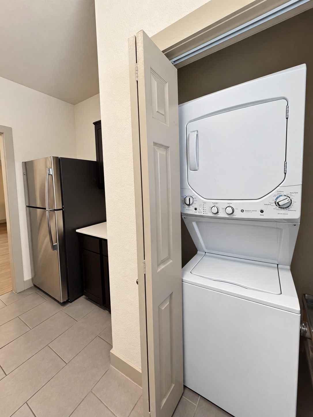 1660 Hawthorne Street Property Photo 7