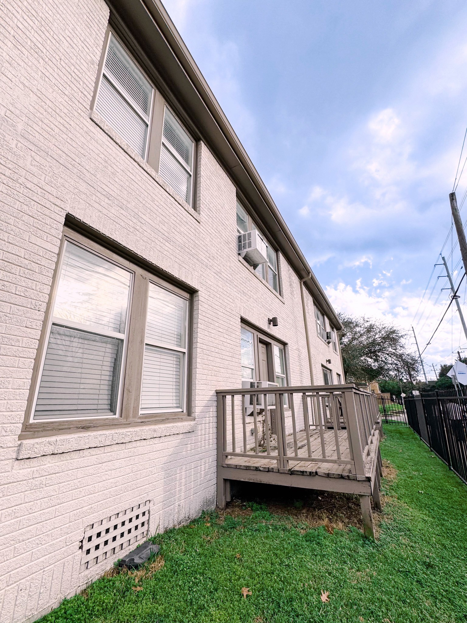 1660 Hawthorne Street Property Photo 9