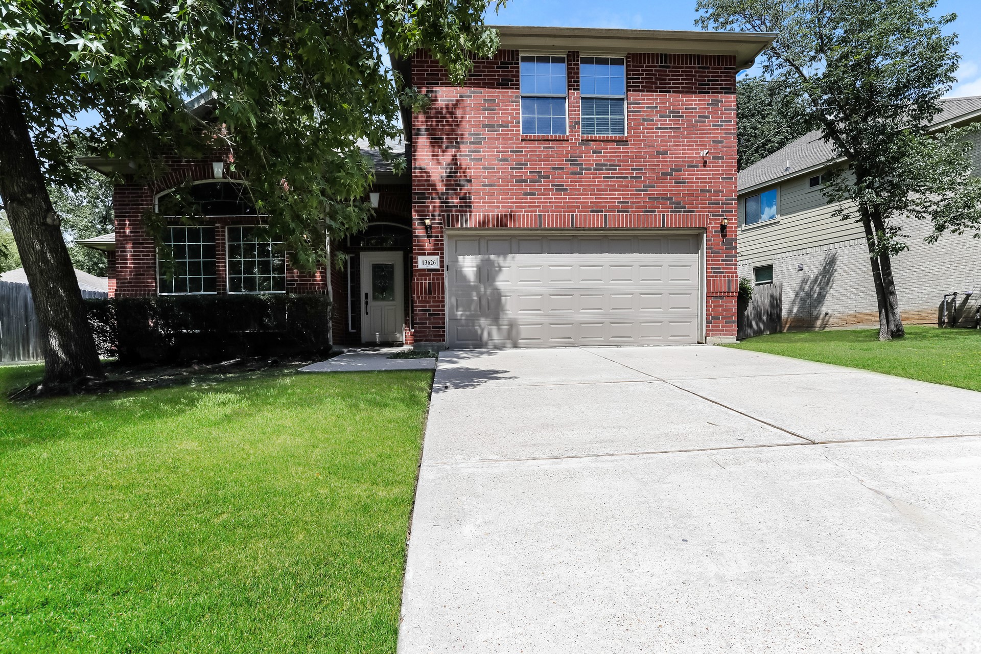13626 Summer Hill Drive Property Photo 1