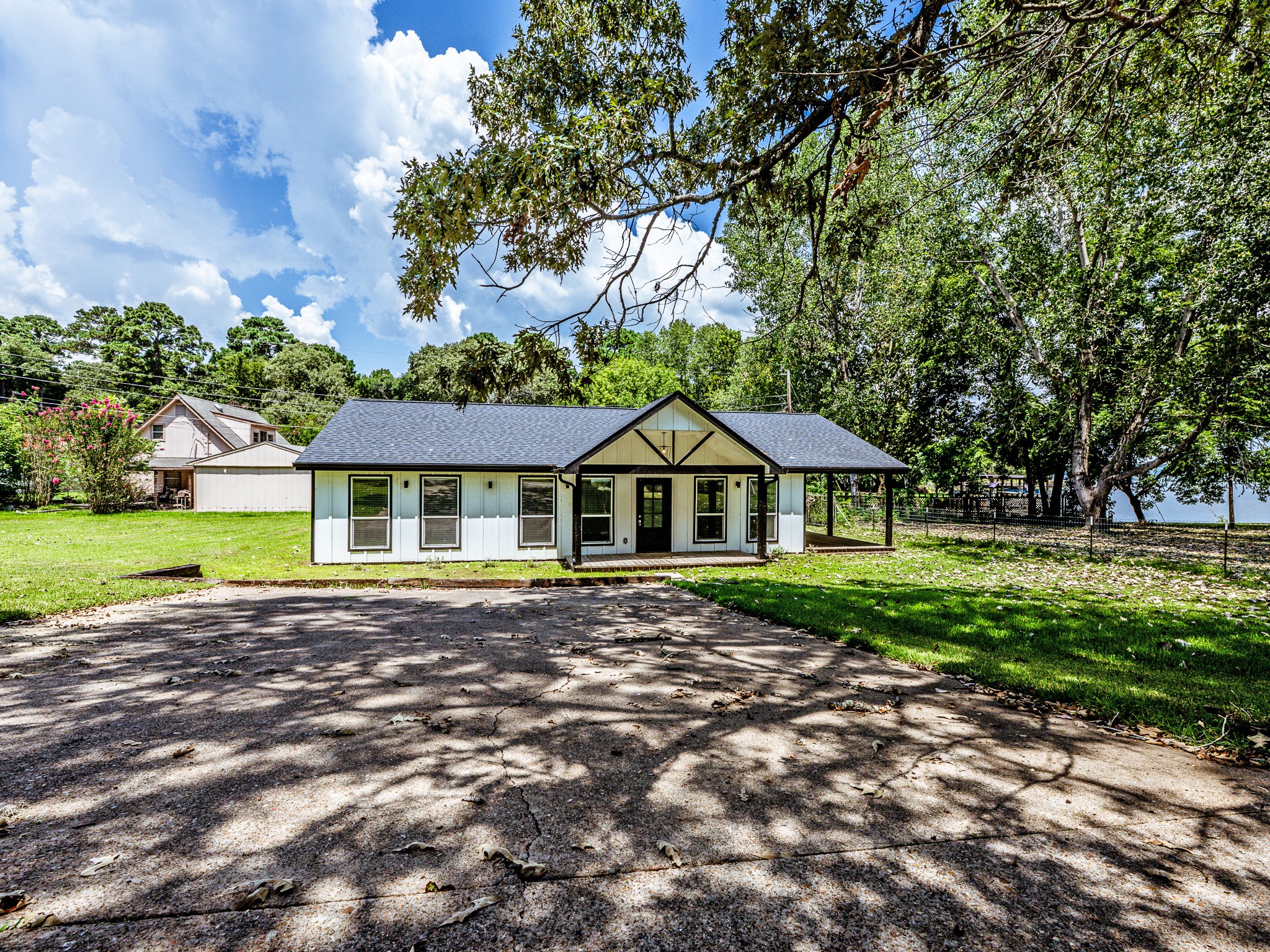 161 Lakeway Circle Property Photo 3