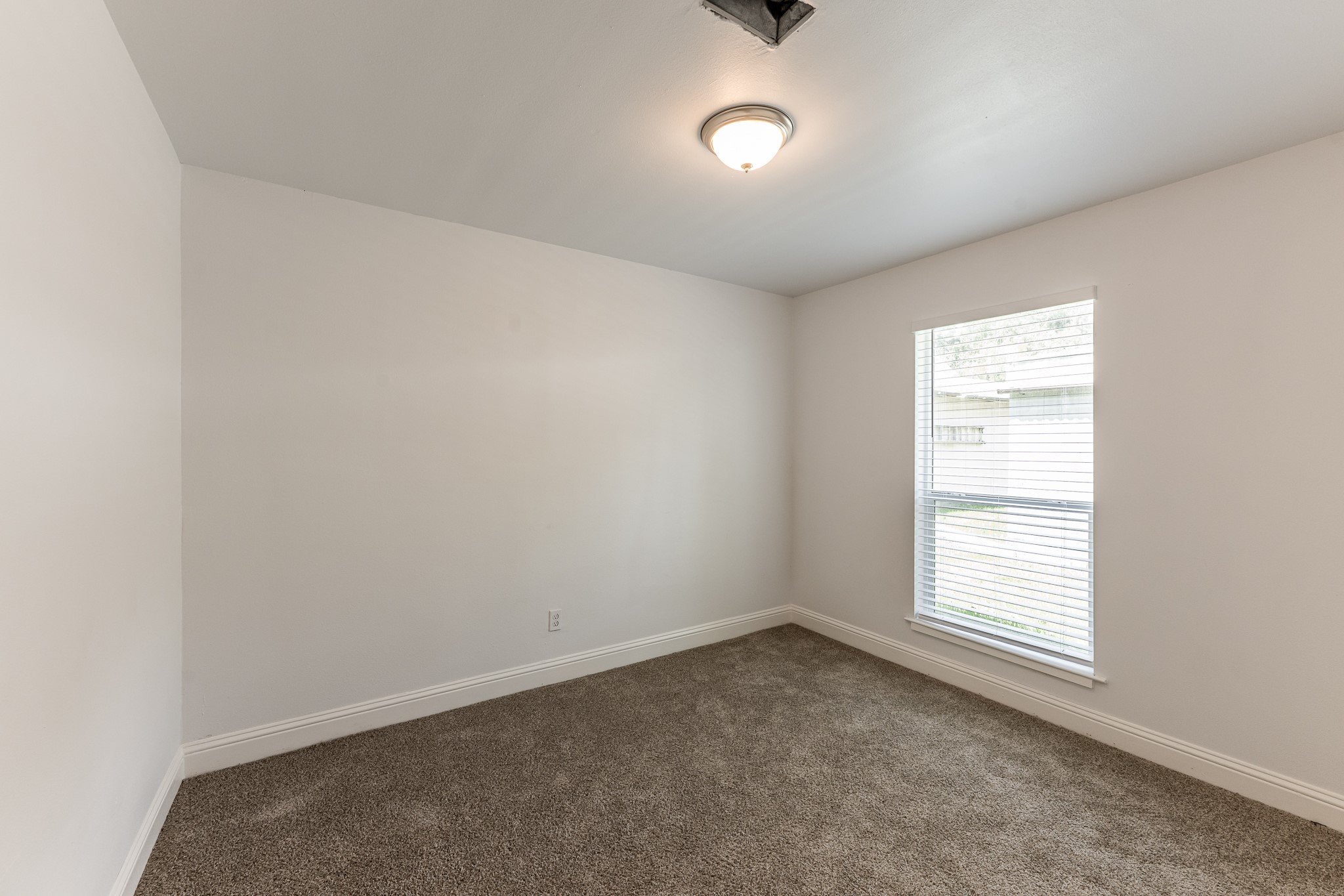 161 Lakeway Circle Property Photo 20
