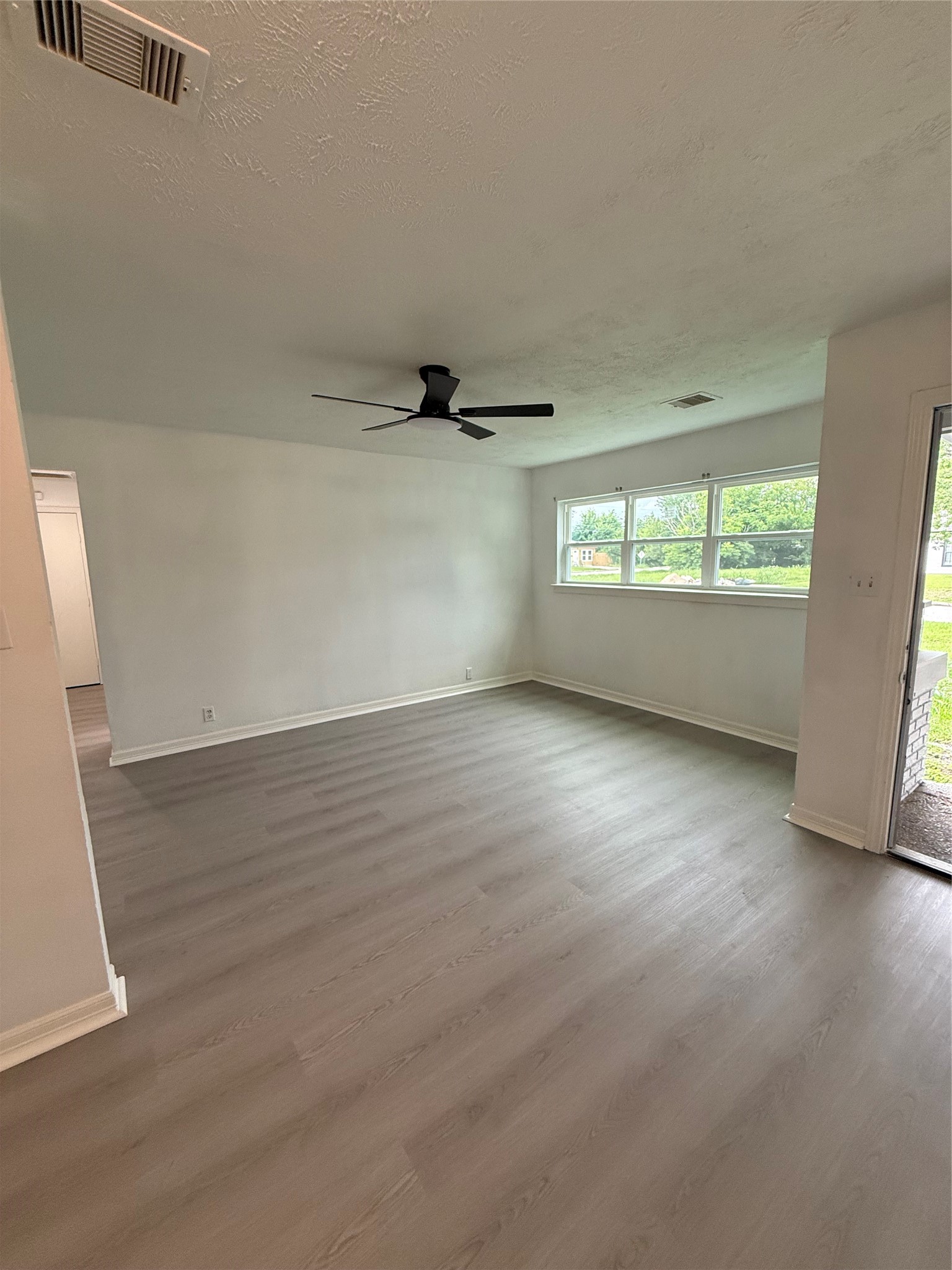 10205 Sierra Drive Property Photo 3